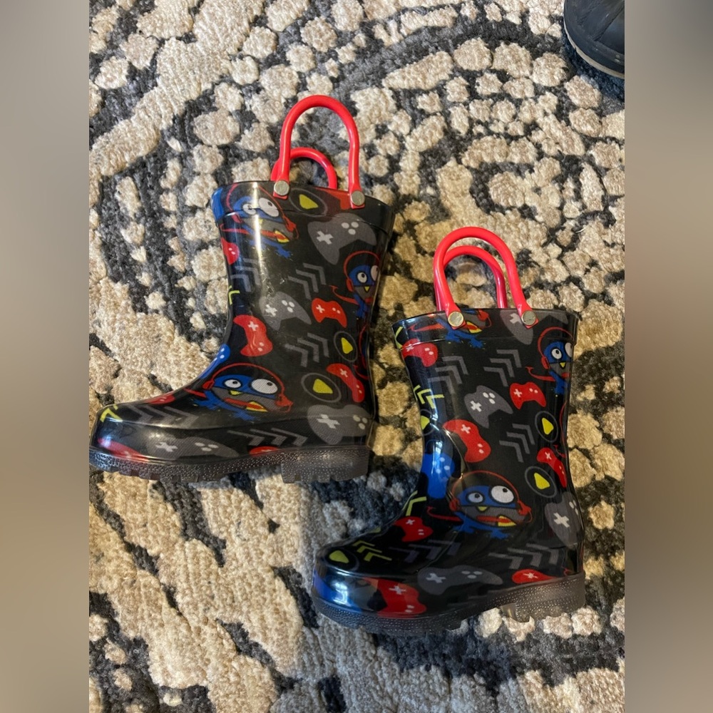 Bundle of size 5 Boots for toddlers - Picture 2 of 6